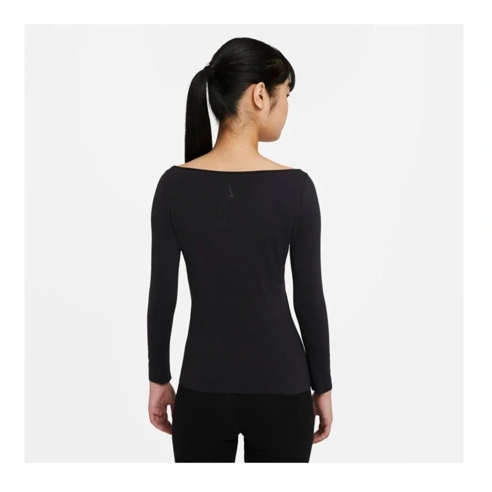 Nike Yoga Long-Sleeve Top  size medium nwt new with tags stretch sheath fitted